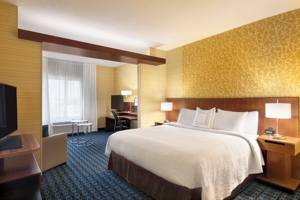 Premium bedding, in-room safe, desk, iron/ironing board