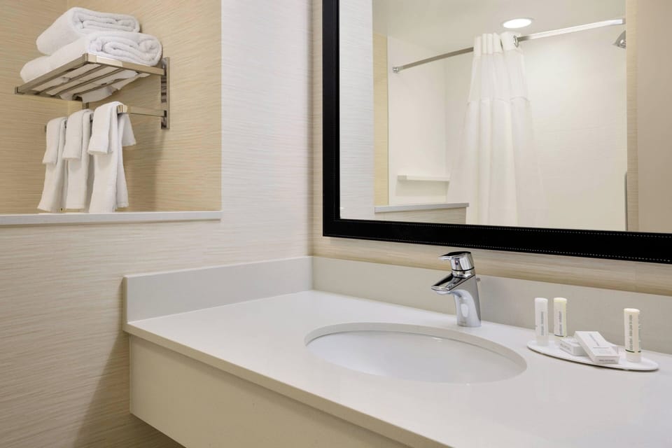 Premium bedding, in-room safe, desk, iron/ironing board