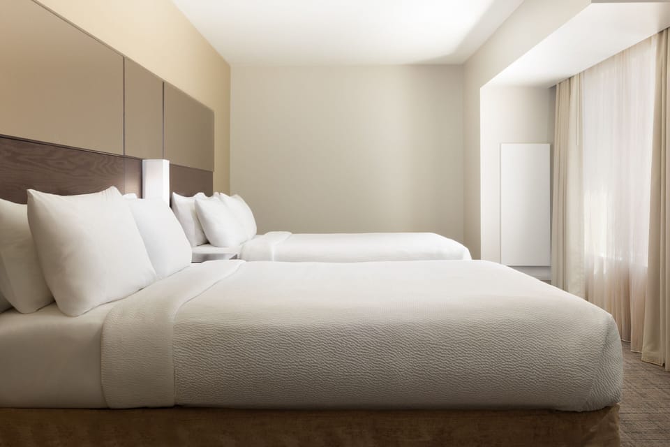 Premium bedding, in-room safe, desk, iron/ironing board