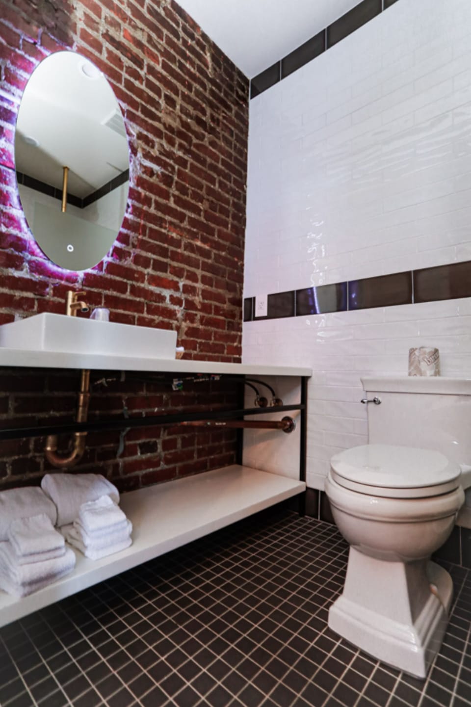 Shower, rainfall showerhead, free toiletries, hair dryer