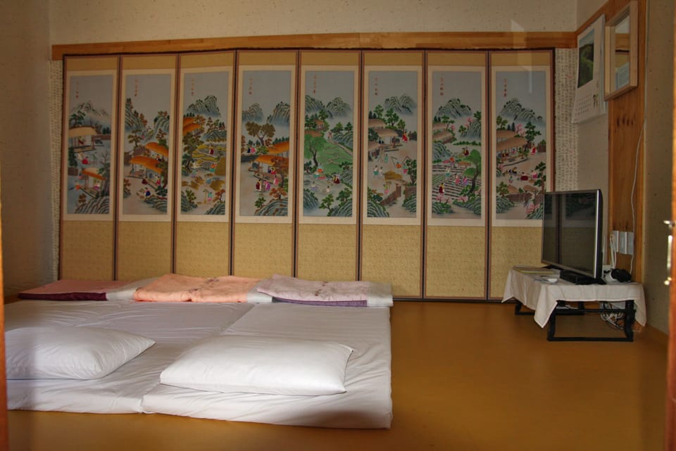 Triple Room (River) | Soundproofing, free WiFi
