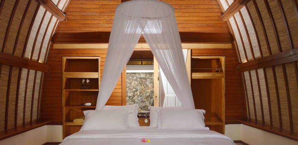 Deluxe Double Room | Minibar, in-room safe, desk, blackout drapes