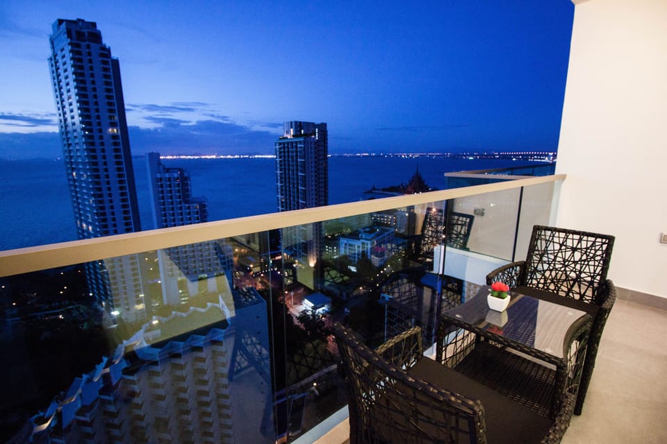Deluxe Studio With Sea View  | Balcony