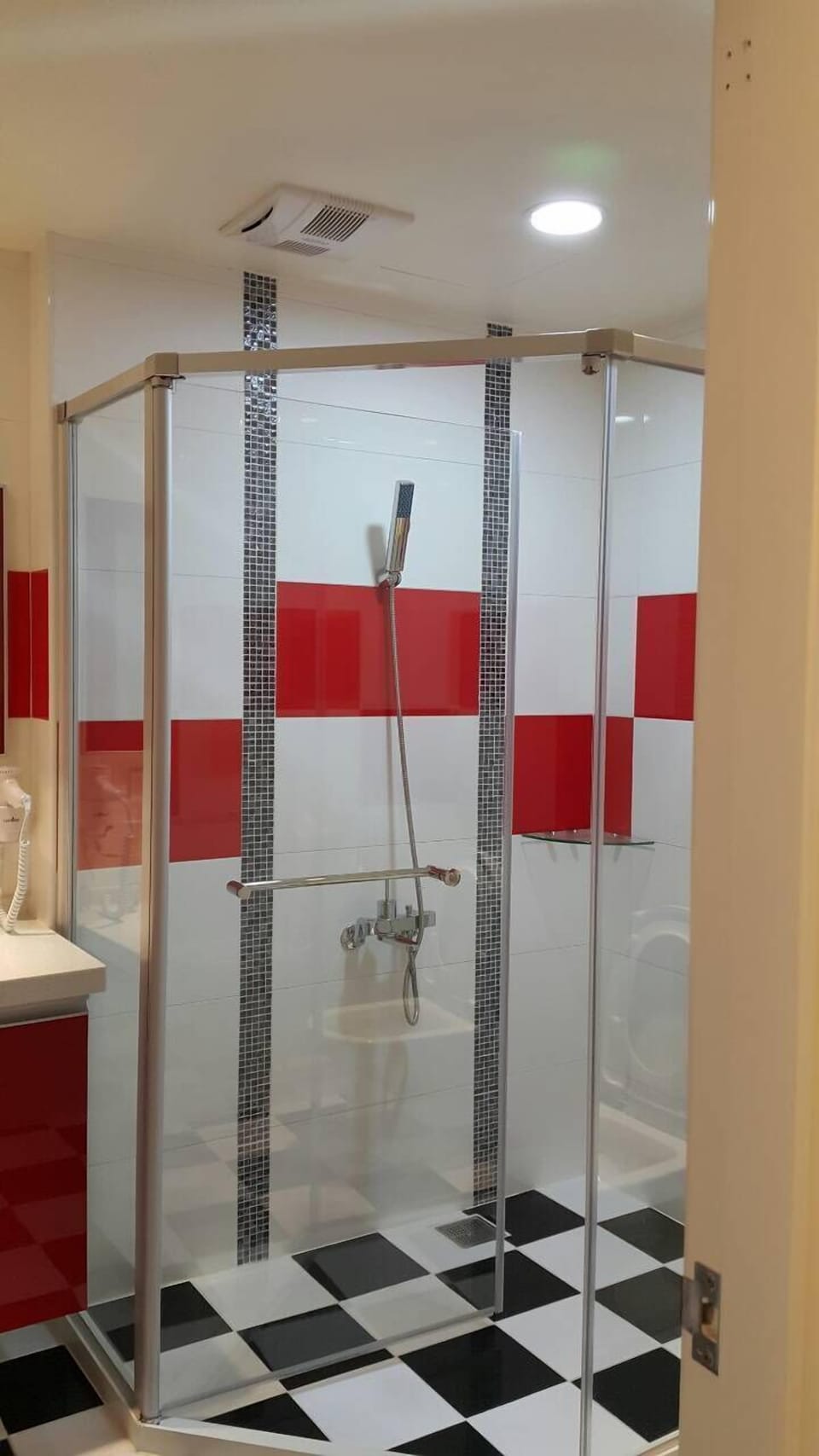 Double Room | Bathroom shower