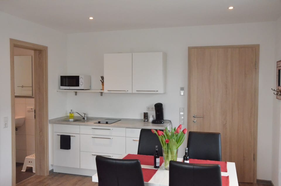Apartment, 1 Bedroom, with Terrace (First Floor) | In-room dining