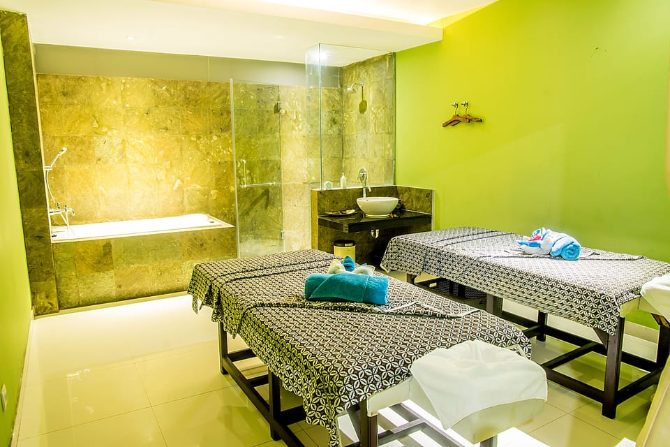 Couples treatment rooms, body treatments, body wraps, body scrubs