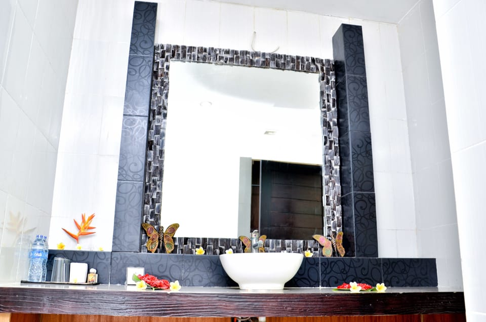 Deluxe Double or Twin Room | Desk, free WiFi, bed sheets, wheelchair access