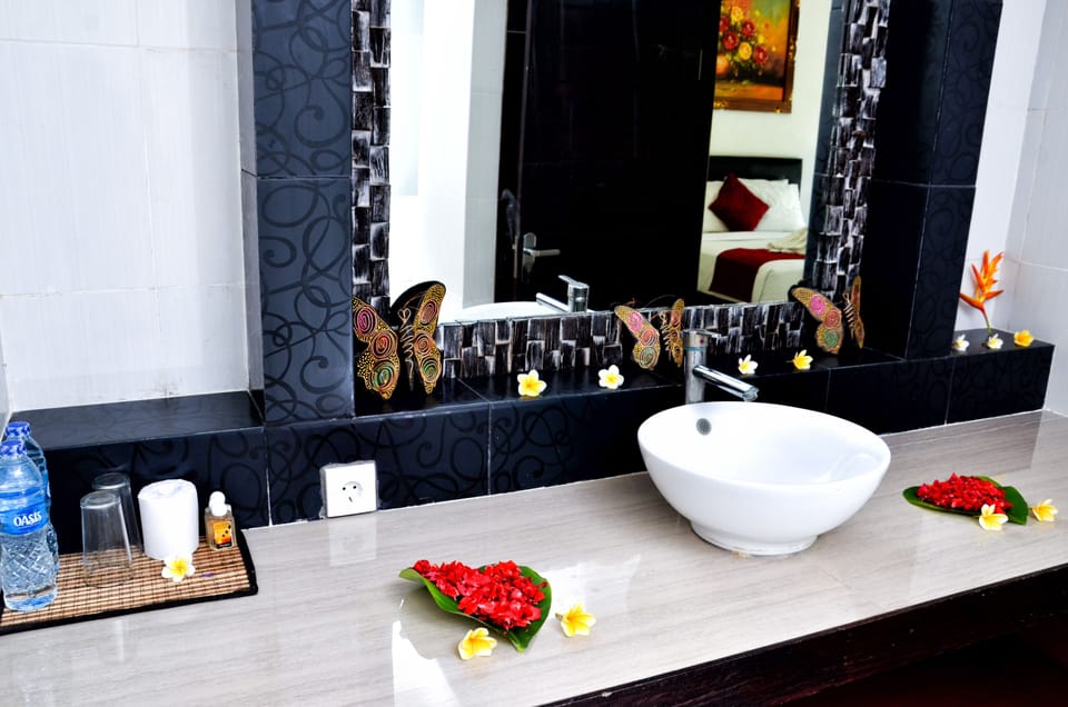 Deluxe Double or Twin Room | Desk, free WiFi, bed sheets, wheelchair access