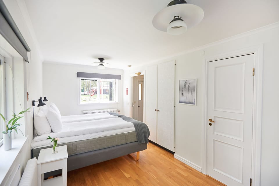 Standard Twin Room | Minibar, desk, iron/ironing board, free WiFi