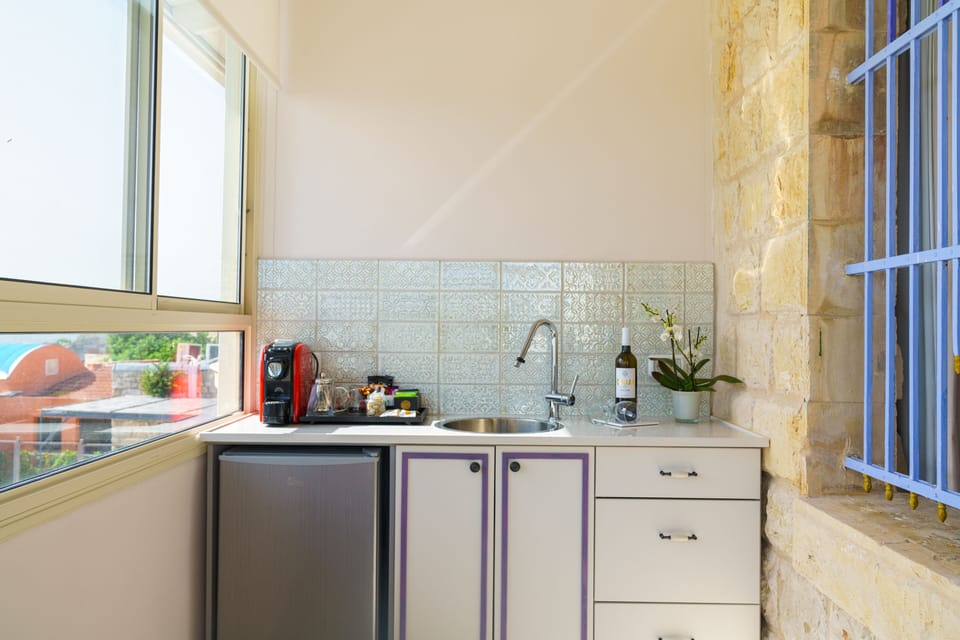Junior Suite | Private kitchen | Fridge, coffee/tea maker