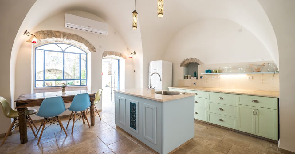 Royal Suite | Private kitchenette | Fridge, coffee/tea maker