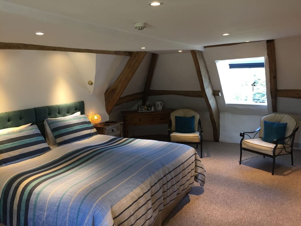 Premium Twin Room | Premium bedding, desk, iron/ironing board, free WiFi