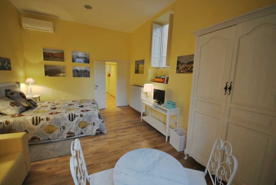 Suite (External private bathroom) | In-room safe, individually decorated, individually furnished, desk