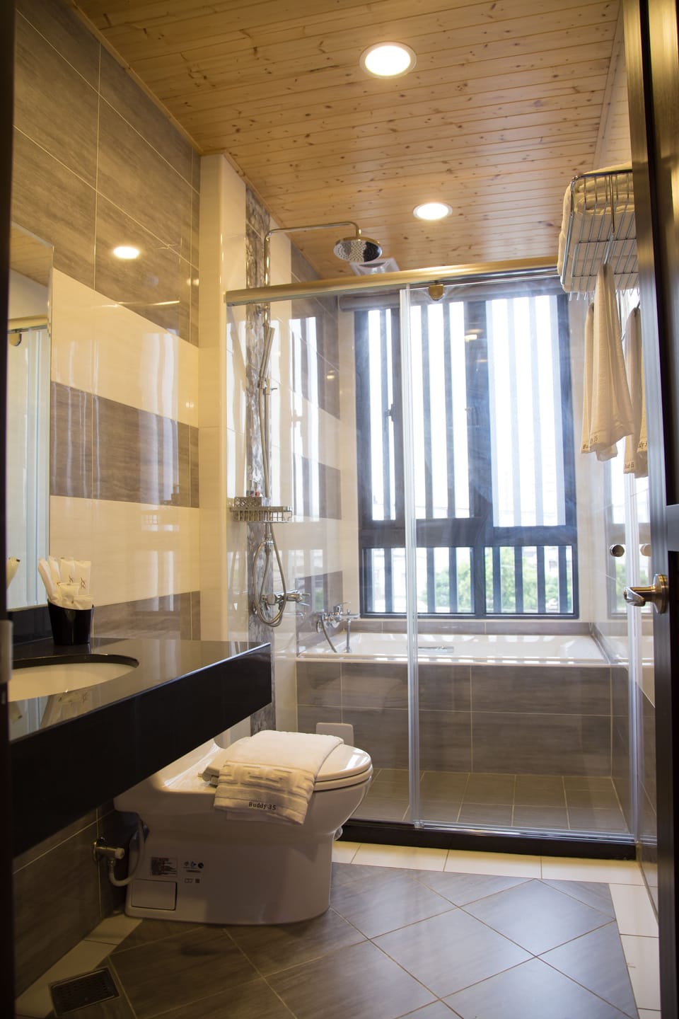 Quadruple Room | Soundproofing, free WiFi, bed sheets