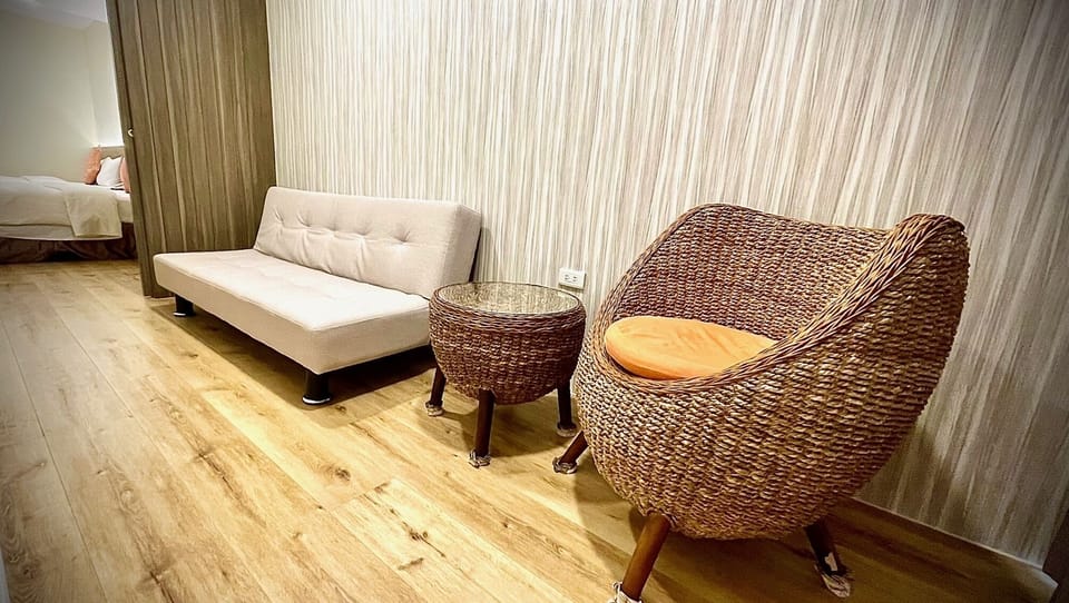 Quadruple Room, Balcony with Street View | In-room dining