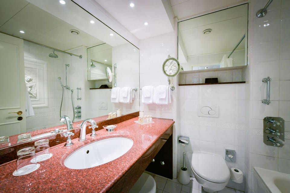 Comfort Double Room, Balcony, Mountain View | Bathroom | Free toiletries, bathrobes, slippers, towels
