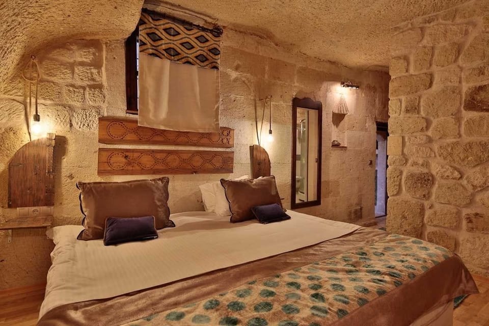 Comfort Double or Twin Room, Courtyard Area | Minibar, individually decorated, individually furnished, blackout drapes