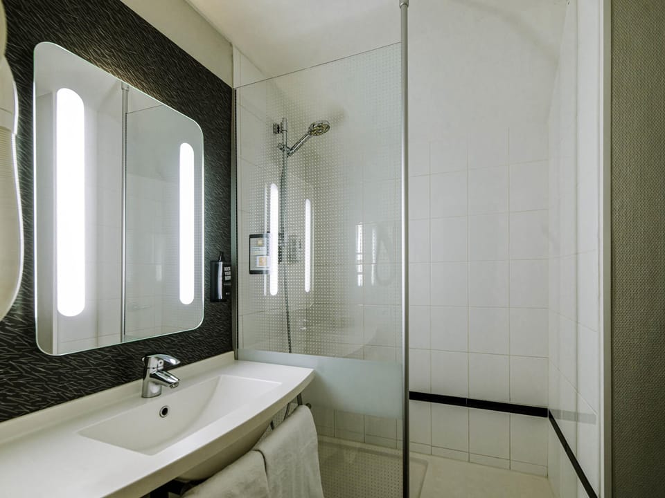 Premium bedding, pillowtop beds, desk, soundproofing