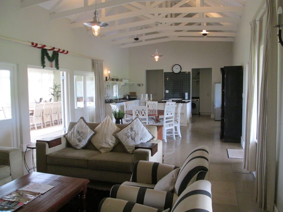 Luxury Room | Room service - dining