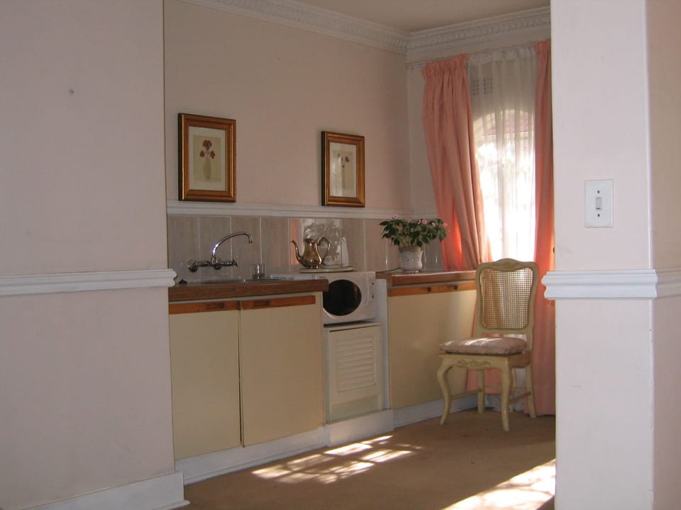 Mary's Room | Private kitchenette | Microwave
