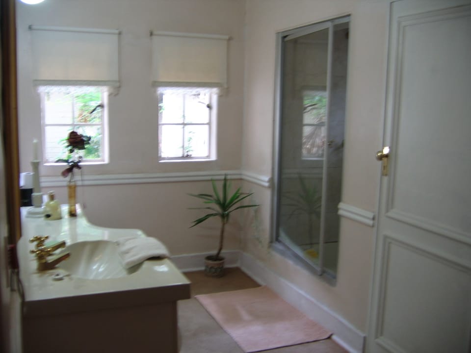 Villa Victoria Executive Guest House Bed and Breakfast in Gauteng
