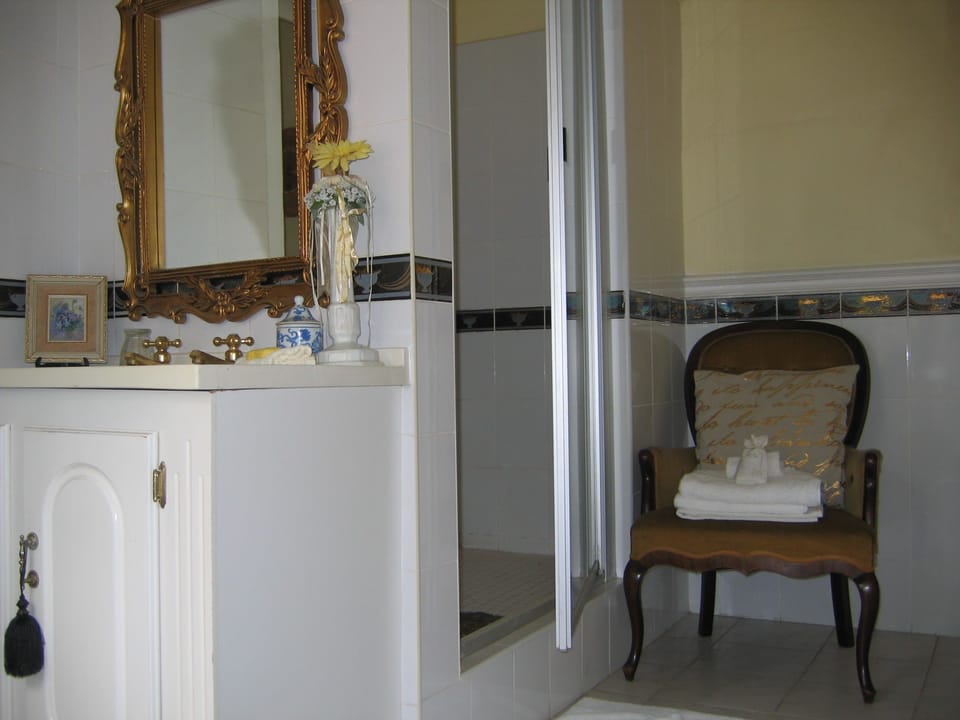 Villa Victoria Executive Guest House Bed and Breakfast in Gauteng