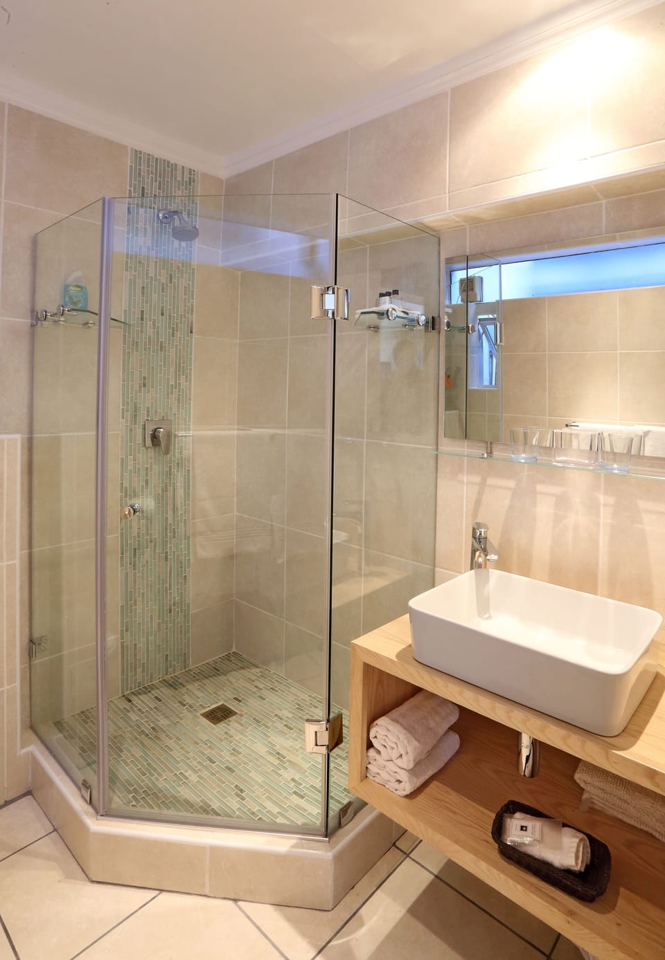 Comfort Double Room | Bathroom shower