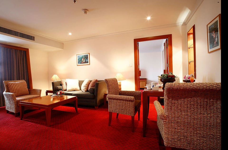 One-Bedroom Suite | Living area | 32-inch LED TV with cable channels, TV, pay movies