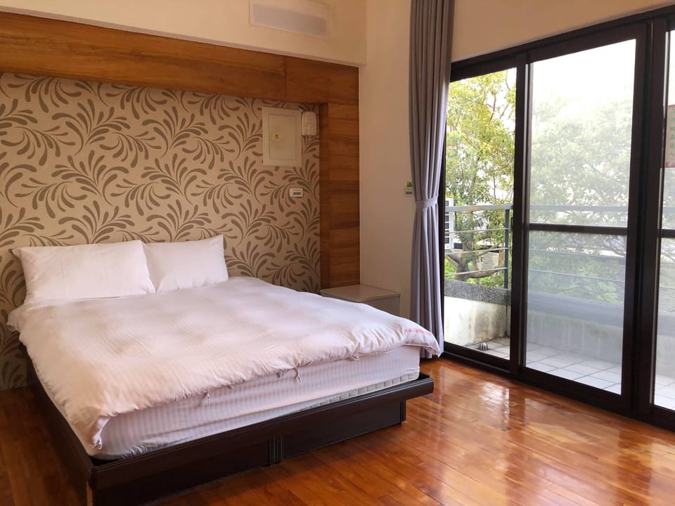 Family Deluxe Garden View | Down comforters, blackout drapes, soundproofing, free WiFi
