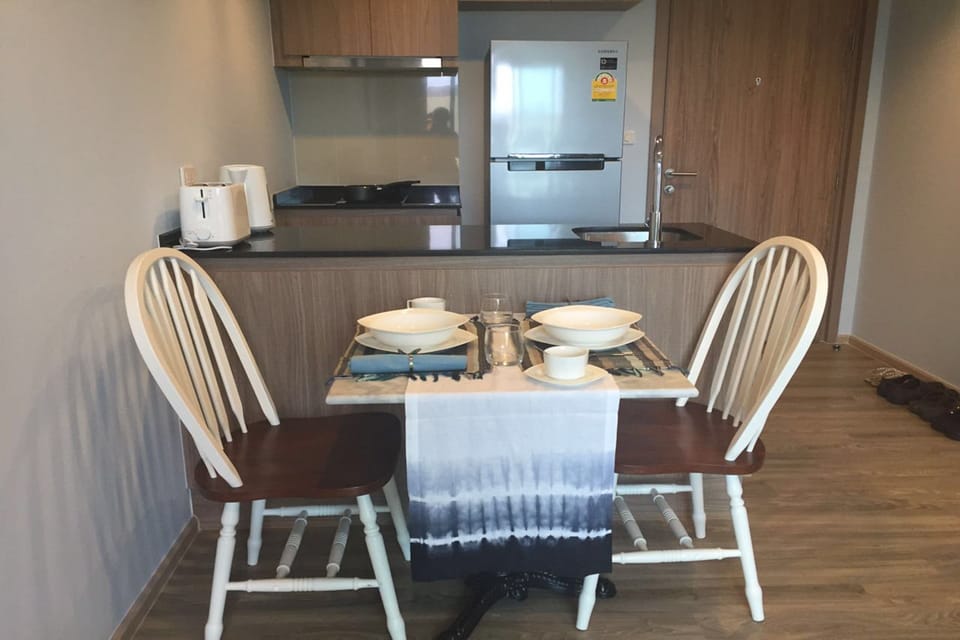 Deluxe Double Room with 2 Mattress, Pool View  | In-room dining
