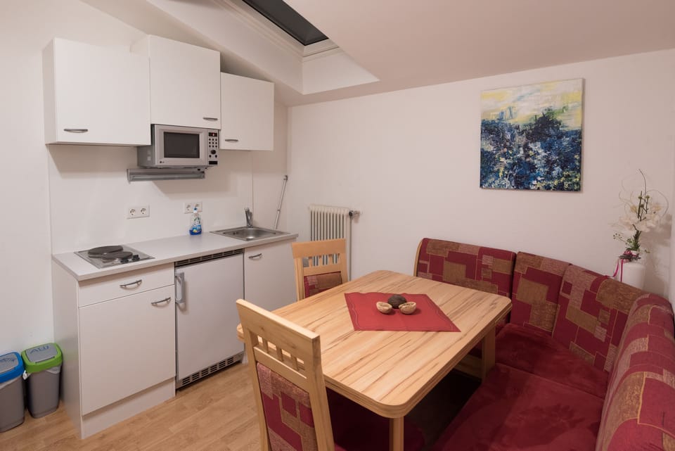 Apartment, 1 Bedroom, Kitchen | In-room dining