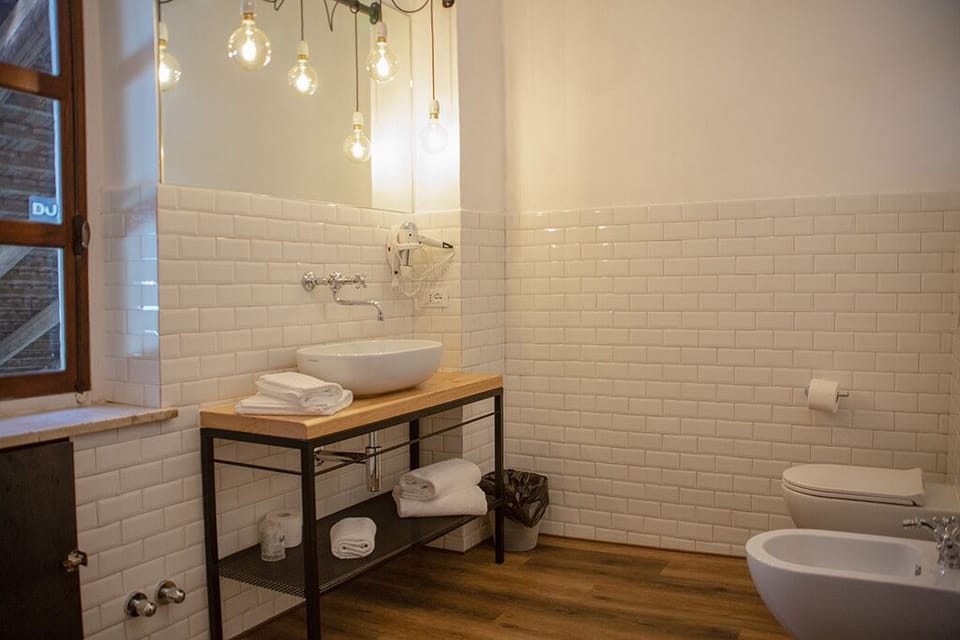 Suite, 2 Bedrooms | Bathroom | Free toiletries, hair dryer, bidet, towels