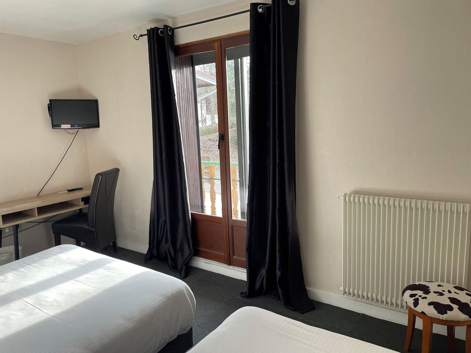Comfort Twin Room | Individually decorated, individually furnished, desk, soundproofing