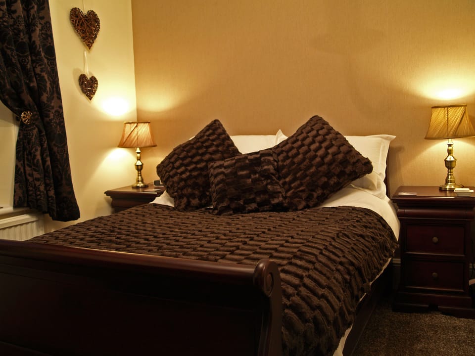 Double Room, Ensuite (Room 1) | Individually decorated, individually furnished, free WiFi