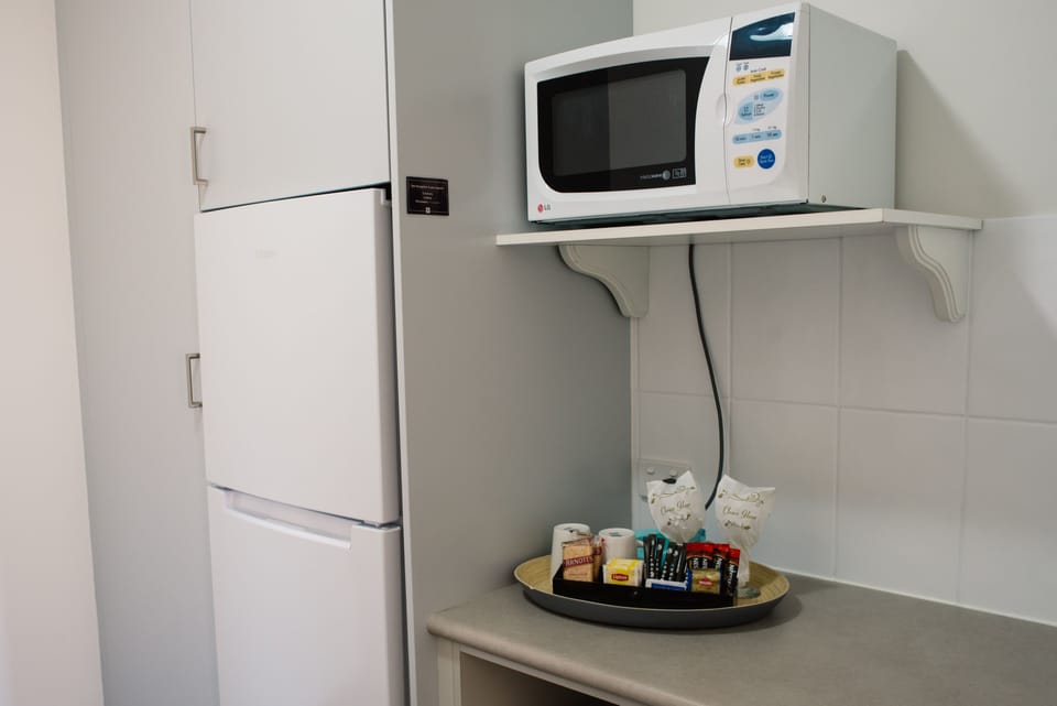 Microwave, coffee/tea maker, electric kettle, toaster
