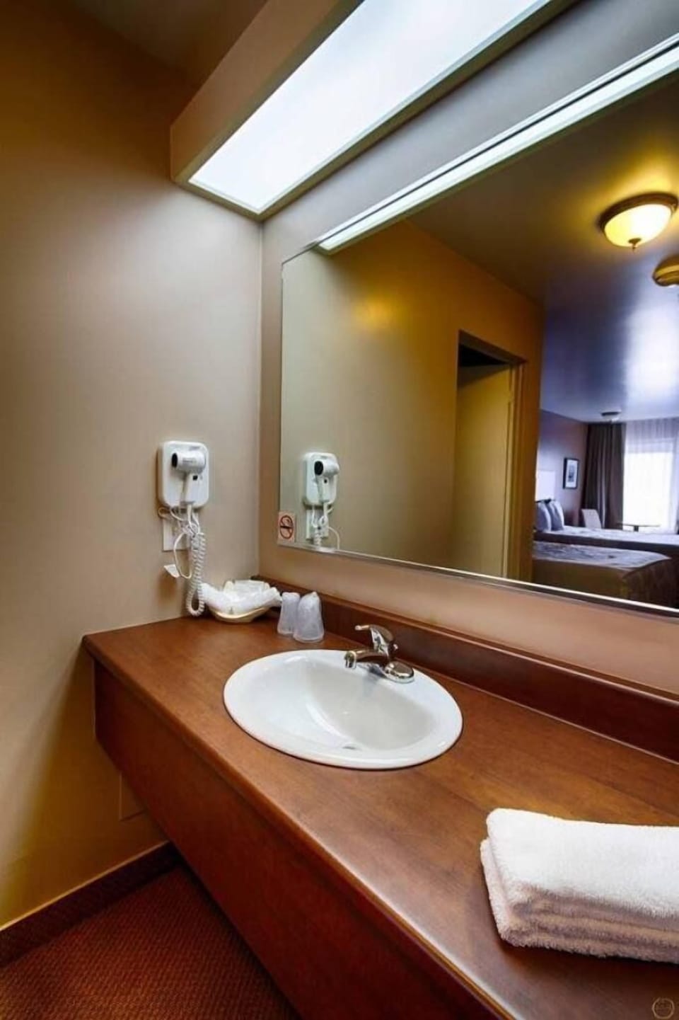 Superior Room, 2 Queen Beds | Bathroom sink