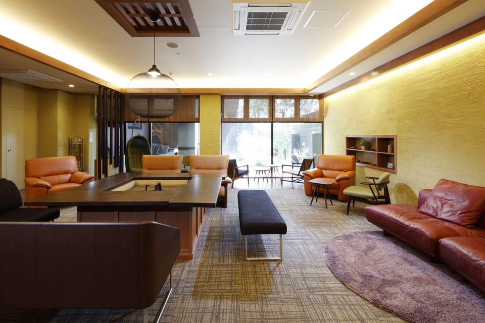 Lobby lounge