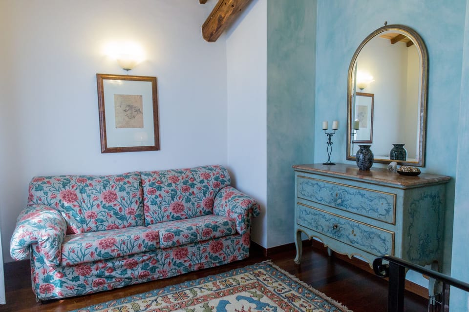 Comfort Room, 1 Bedroom | Living area | Flat-screen TV