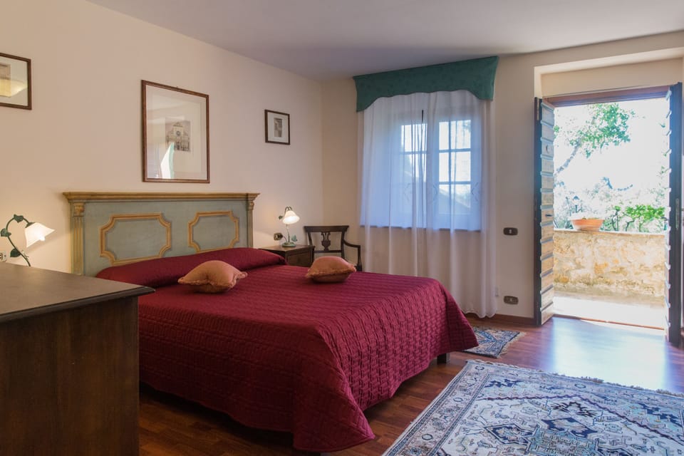 Deluxe Room, 1 Bedroom | Premium bedding, minibar, in-room safe, desk