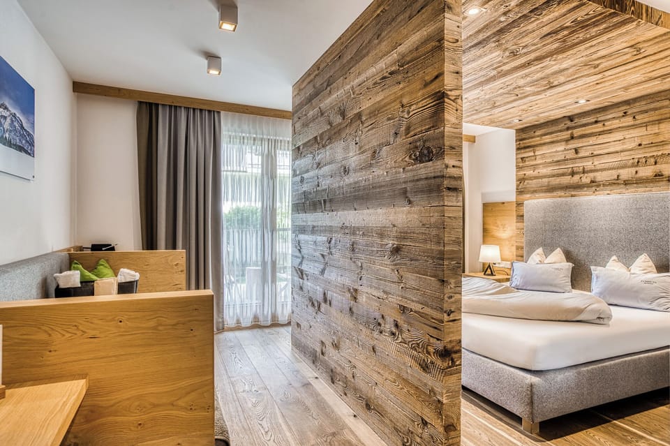 Deluxe Suite, 1 Bedroom, Balcony | In-room safe, blackout drapes, soundproofing, iron/ironing board