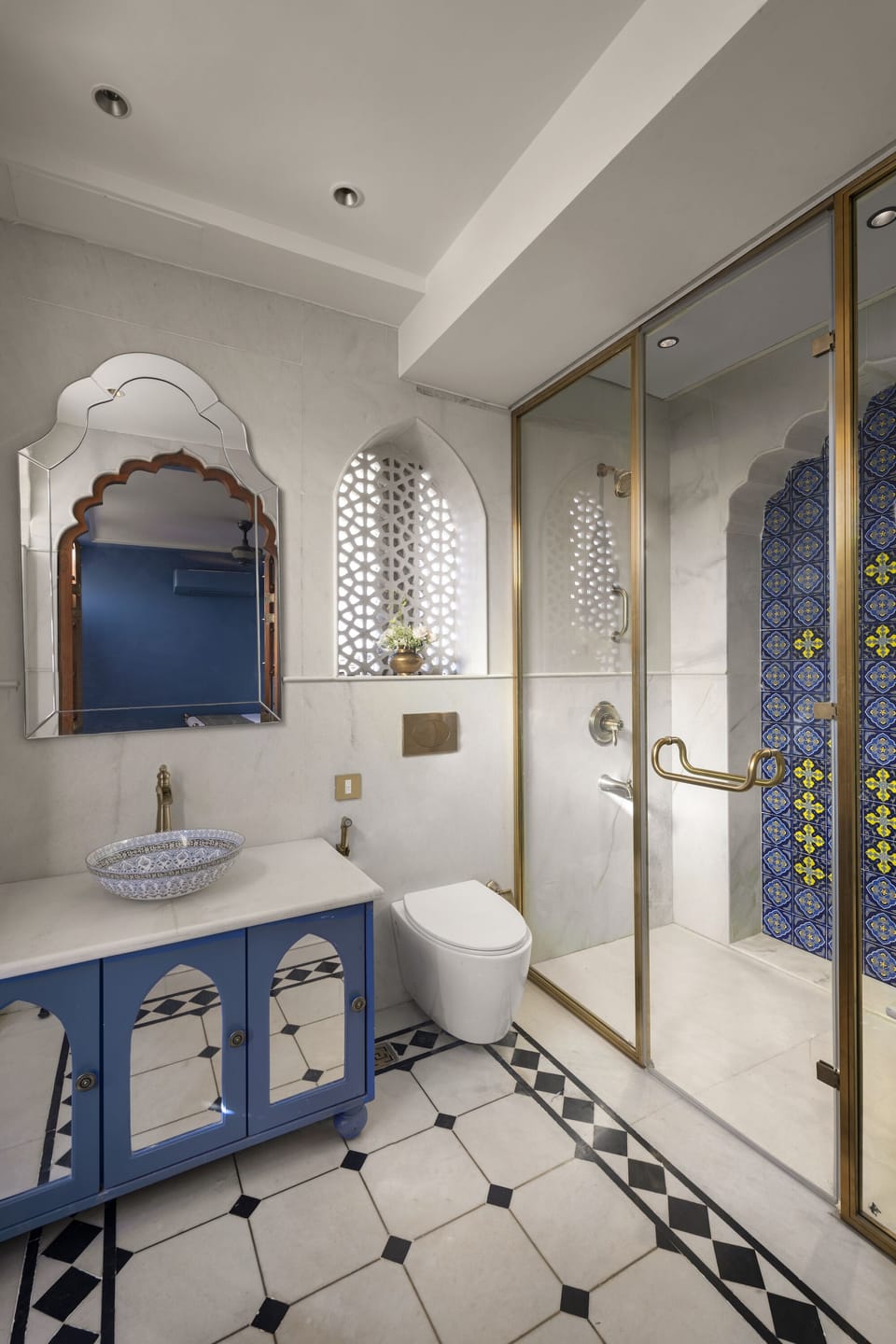 Mumtaz Mahal - Golden Haveli | Bathroom | Shower, rainfall showerhead, free toiletries, hair dryer
