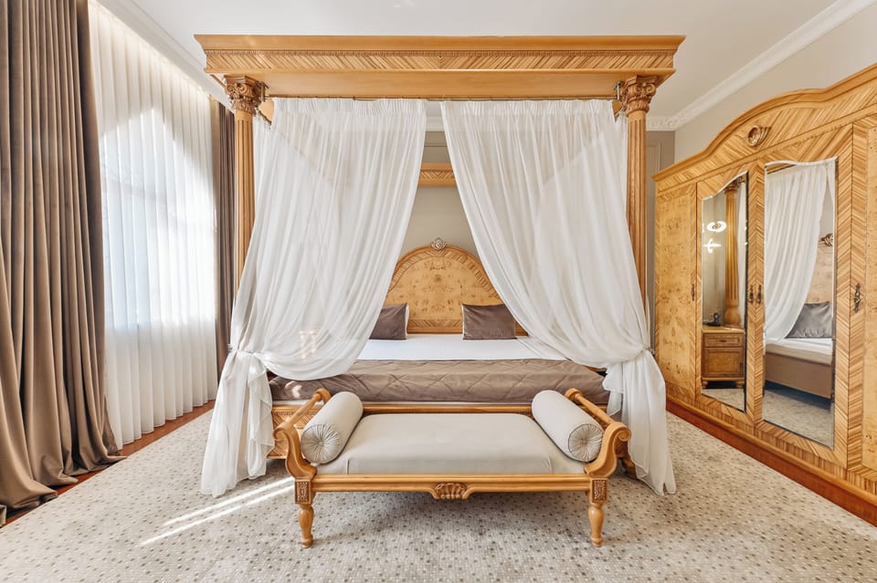 Premium Suite | In-room safe, desk, soundproofing, iron/ironing board (on request)