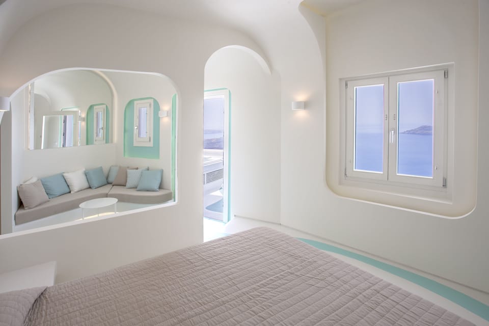 Suite, Jetted Tub | Minibar, in-room safe, soundproofing, iron/ironing board