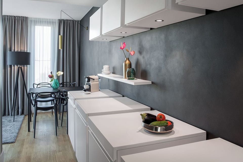 Fridge, microwave, stovetop, dishwasher