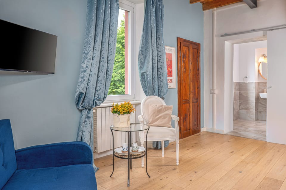 Junior Suite, Lake View | Hypo-allergenic bedding available, memory foam beds, cribs (free)