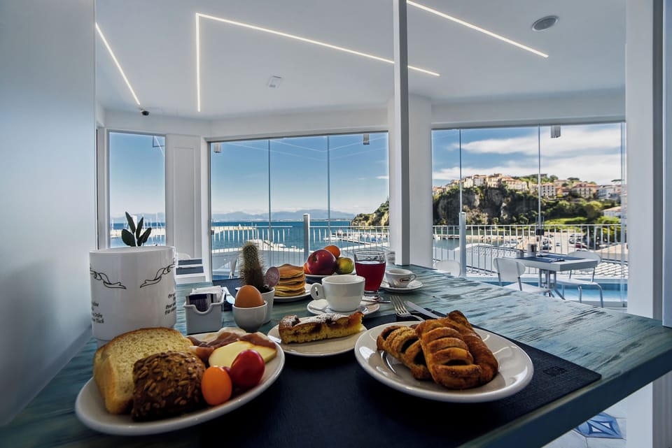 Daily buffet breakfast for a fee