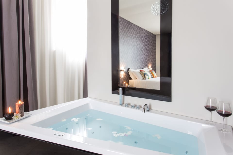 Private spa tub