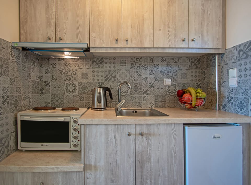 Studio, Sea View | Private kitchen | Fridge, oven, stovetop, electric kettle