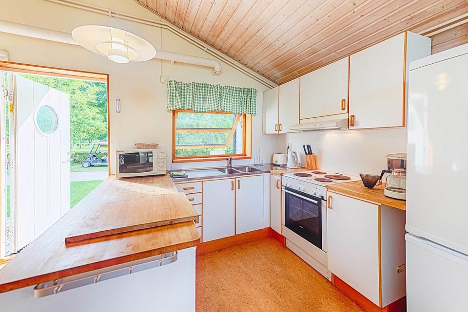 House, 2 Bedrooms | Private kitchen