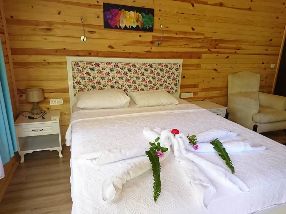 Deluxe Bungalow, 1 Bedroom, Garden View, Garden Area | Minibar, desk, soundproofing, iron/ironing board